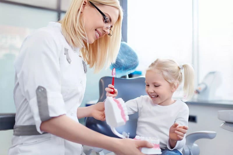 Как лечат зубы детям под седацией?